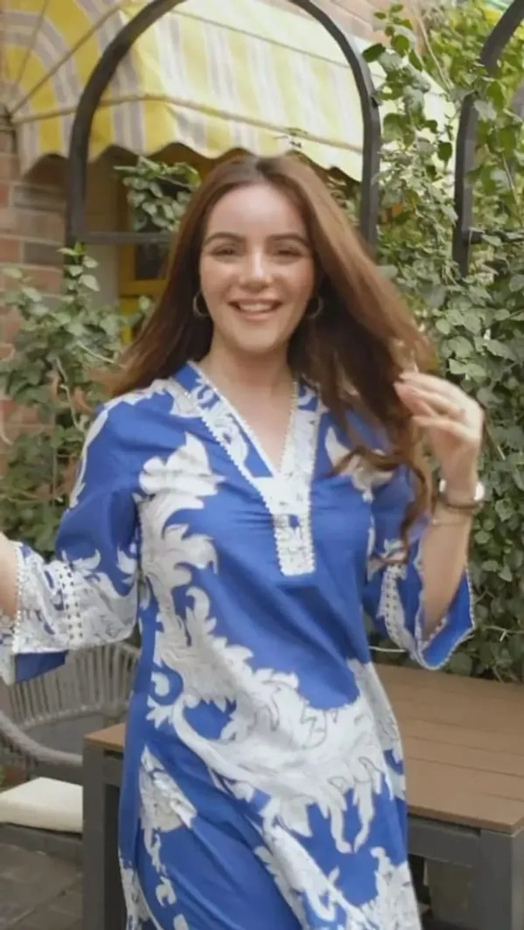 Blue & White Floral Printed Kurta with Straight Pants for Women